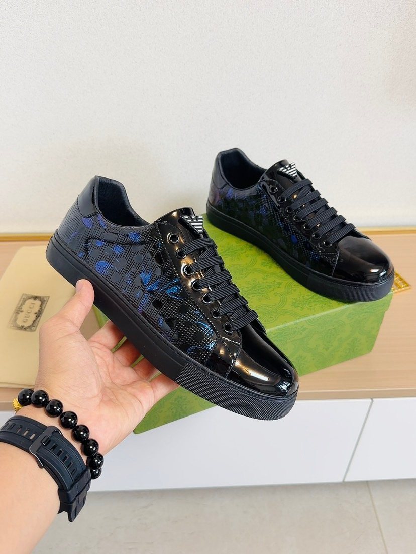 Gucci Men's Black and Dark Blue Patterned Sneakers